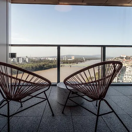 Premium Suite, River & Old Town View,free Parking Μπρατισλάβα