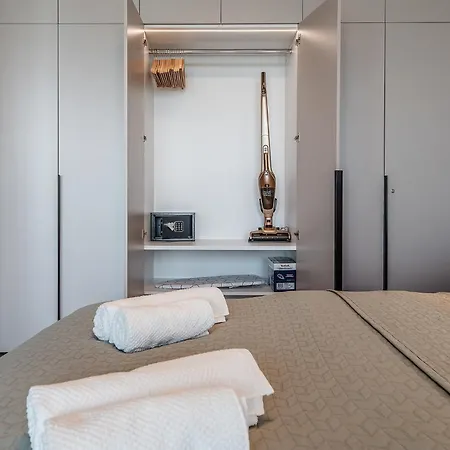 Premium Suite, River & Old Town View,free Parking Apartament Bratysława