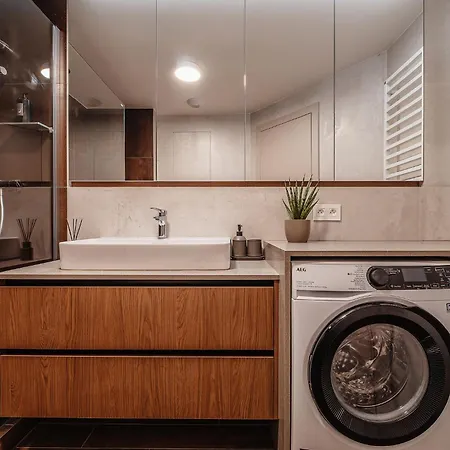 Διαμέρισμα Premium Suite, River & Old Town View,free Parking