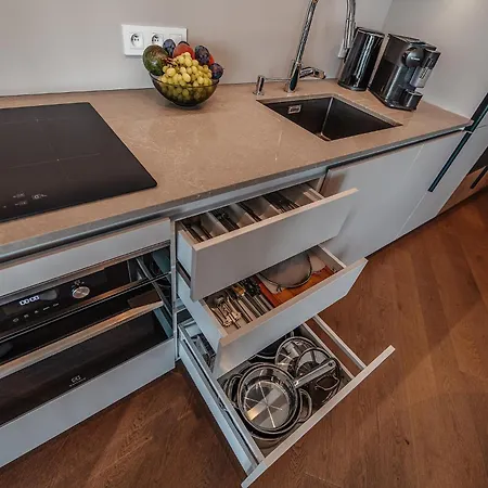 Premium Suite, River & Old Town View,free Parking Apartmán