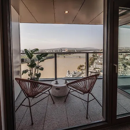 Premium Suite, River & Old Town View,free Parking Apartmán