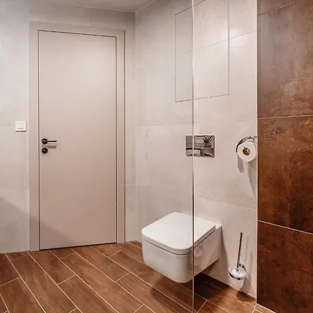 Premium Suite, River & Old Town View,free Parking Apartmán