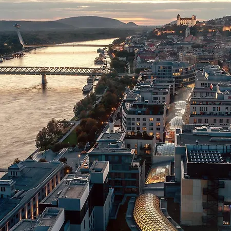 Premium Suite, River & Old Town View,free Parking * Bratislava