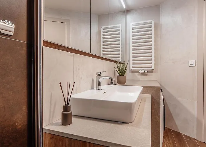 Premium Suite, River & Old Town View,free Parking Apartmán *
