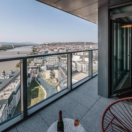 公寓 Premium Suite, River & Old Town View,free Parking 布拉迪斯拉发
