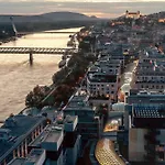 Premium Suite, River & Old Town View,free Parking * Bratislava