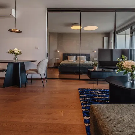 Premium Suite, River & Old Town View,free Parking דירה *