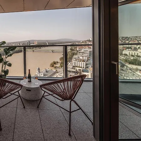 Premium Suite, River & Old Town View,free Parking דירה *