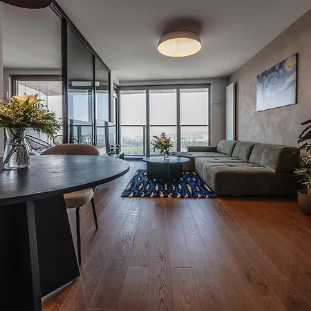 Premium Suite, River & Old Town View,free Parking דירה