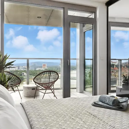 דירה Premium Suite, River & Old Town View,free Parking *