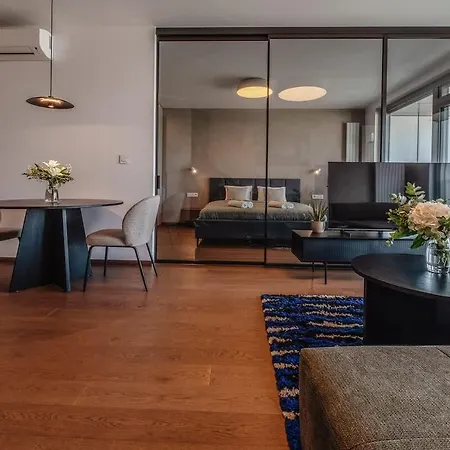 Premium Suite, River & Old Town View,free Parking * براتسيلافا