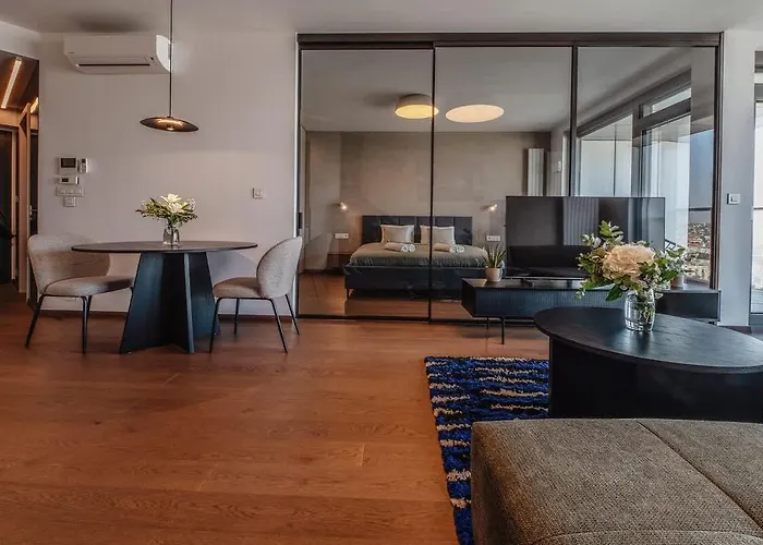 Premium Suite, River & Old Town View,free Parking * براتسيلافا