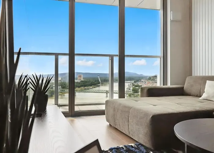 شقة Premium Suite, River & Old Town View,free Parking براتسيلافا