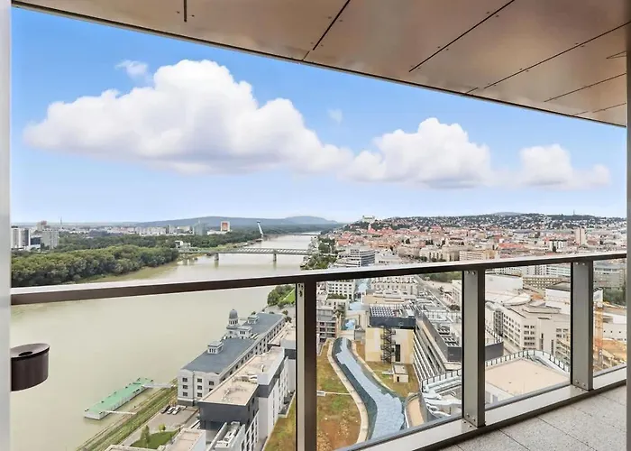 Premium Suite, River & Old Town View,free Parking شقة براتسيلافا