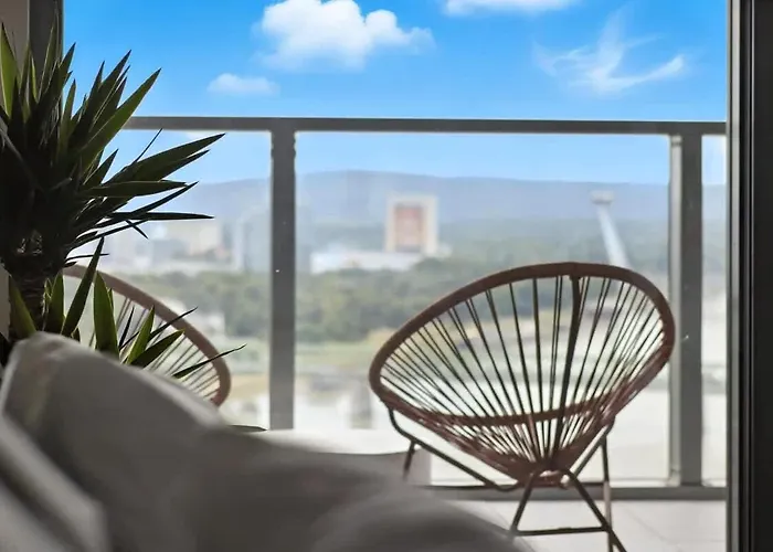 Premium Suite, River & Old Town View,free Parking شقة *