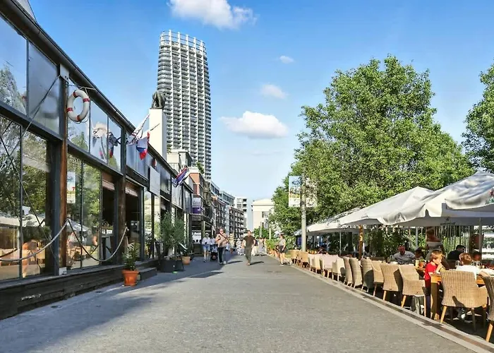 Premium Suite, River & Old Town View,free Parking شقة *