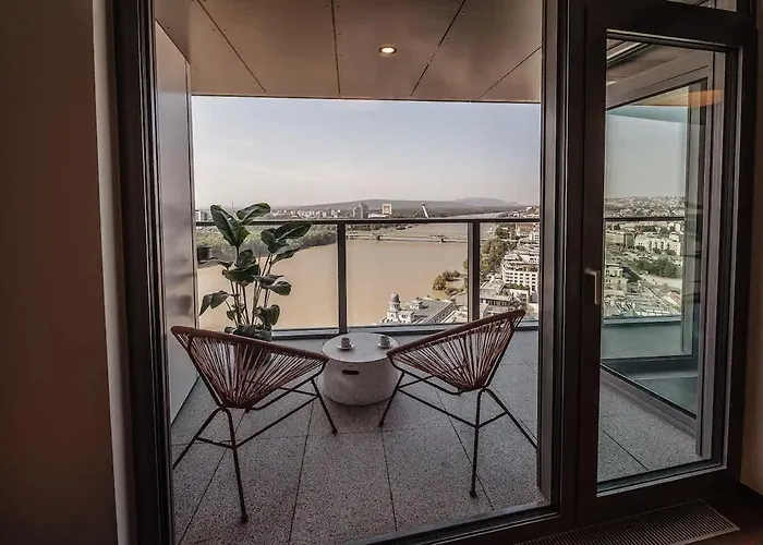 Premium Suite, River & Old Town View,free Parking شقة براتسيلافا