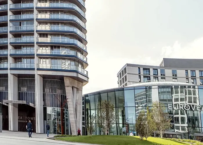 Premium Suite, River & Old Town View,free Parking شقة