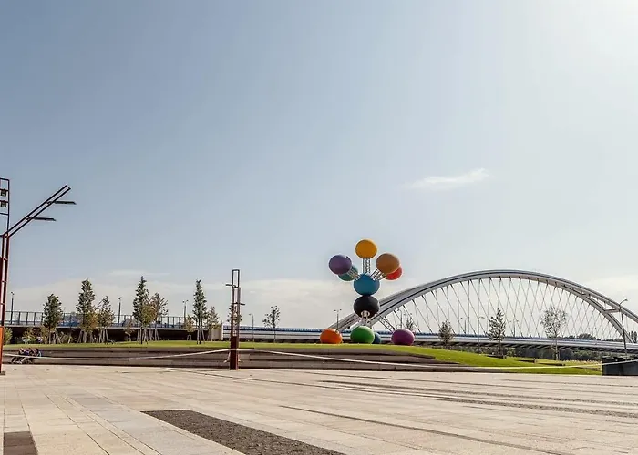 Premium Suite, River & Old Town View,free Parking شقة *