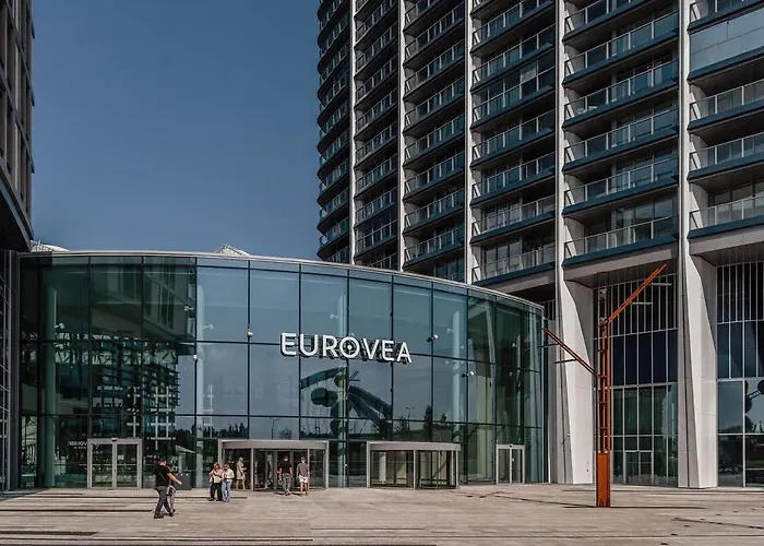 Premium Suite, River & Old Town View,free Parking شقة *