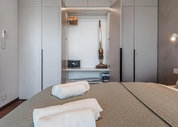 Premium Suite, River & Old Town View,free Parking شقة