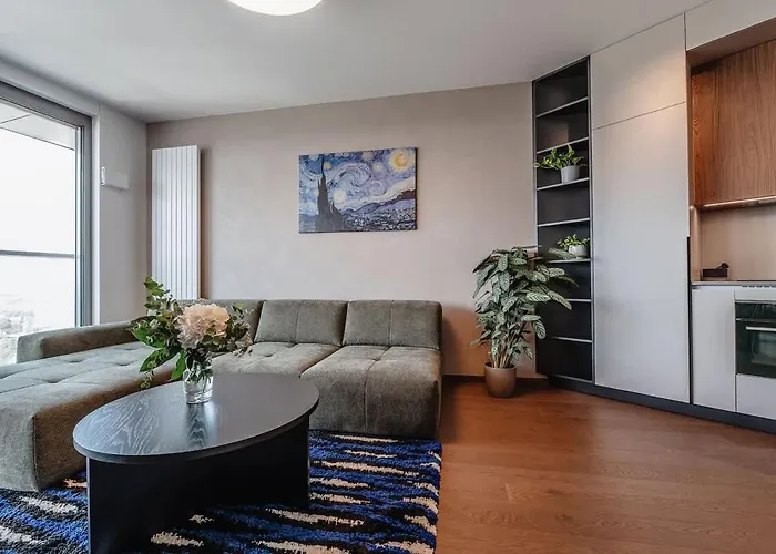 Premium Suite, River & Old Town View,free Parking شقة *