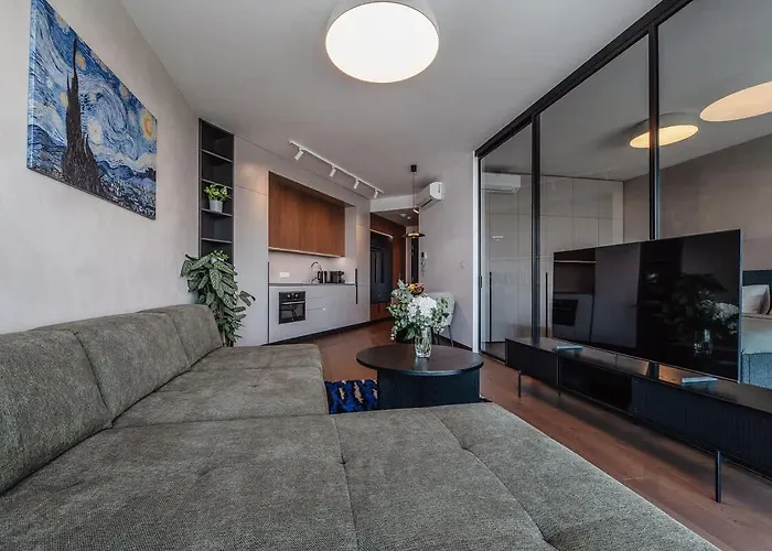 Premium Suite, River & Old Town View,free Parking شقة *