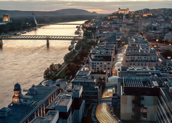 Premium Suite, River & Old Town View,free Parking شقة براتسيلافا