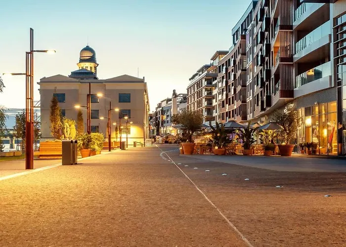 Premium Suite, River & Old Town View,free Parking شقة *